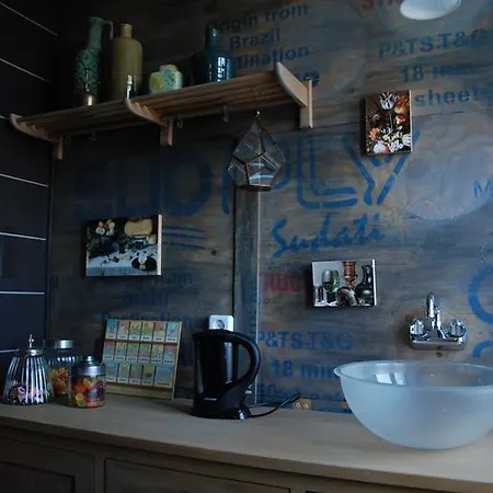 Bed & Breakfast Doen & Laten *